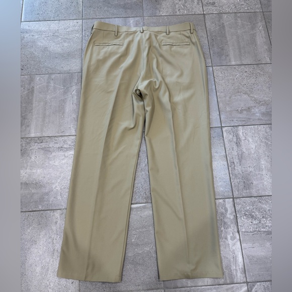 Haggar Premium Dress Slacks - Men’s - 40x32 - Picture 2 of 6